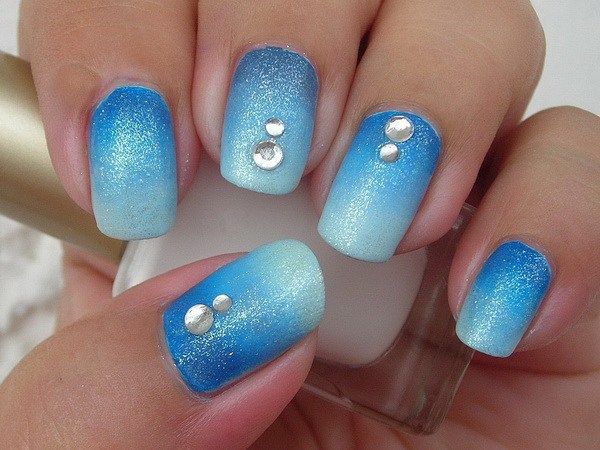 Tendências de unhas Outono/Inverno 2017- Brilhos e apliques
